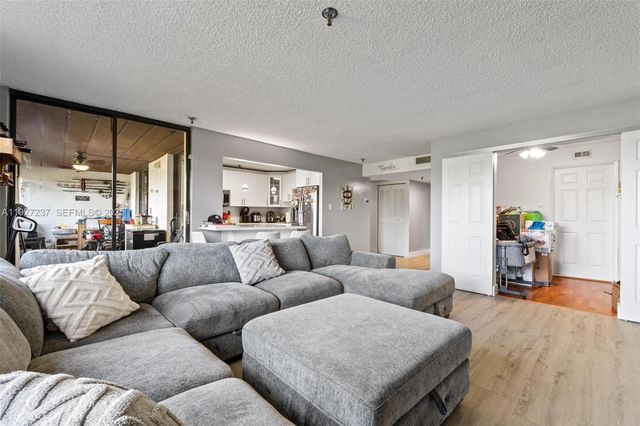 661 NE 195th St 408, Miami, FL 33179