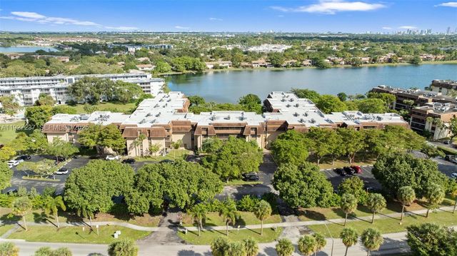 661 NE 195th St 408, Miami, FL 33179