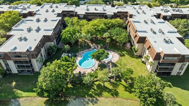 661 NE 195th St 408, Miami, FL 33179