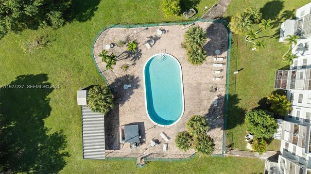 661 NE 195th St 408, Miami, FL 33179