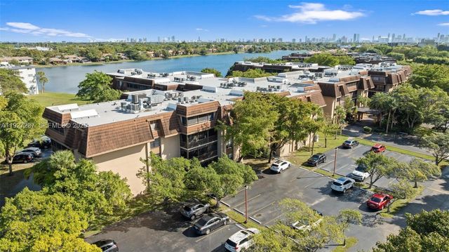 661 NE 195th St 408, Miami, FL 33179