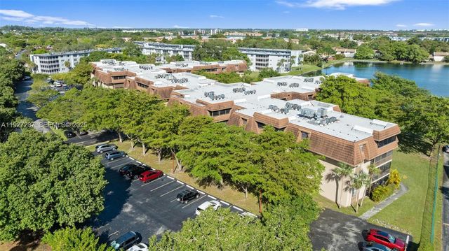 661 NE 195th St 408, Miami, FL 33179