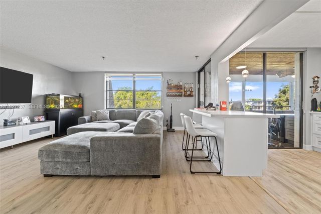 661 NE 195th St 408, Miami, FL 33179