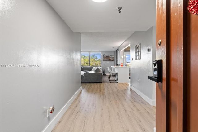 661 NE 195th St 408, Miami, FL 33179