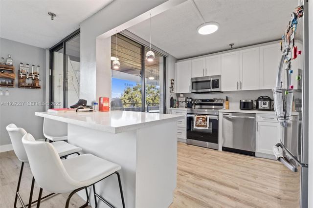 661 NE 195th St 408, Miami, FL 33179