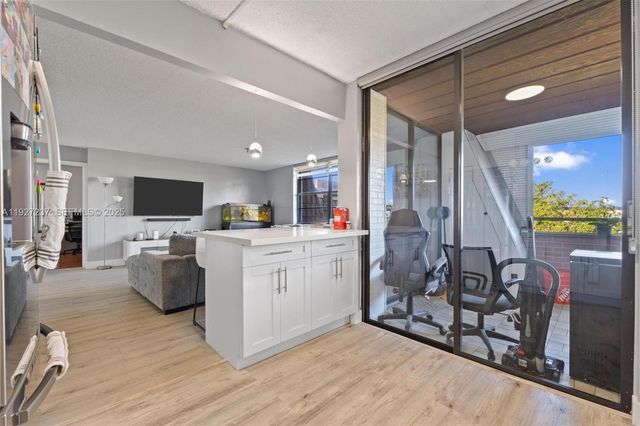 661 NE 195th St 408, Miami, FL 33179