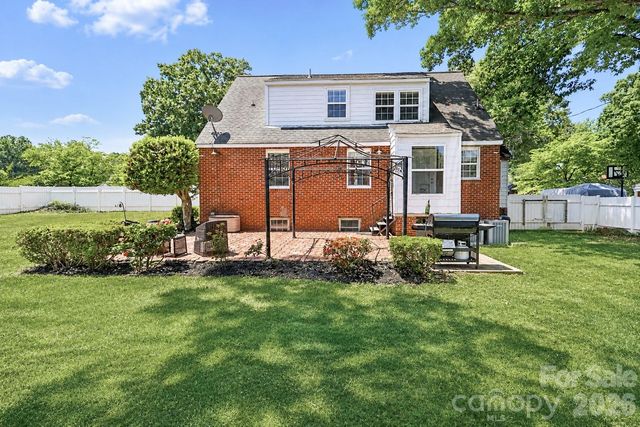 820 Woodland Road, Statesville, NC 28677