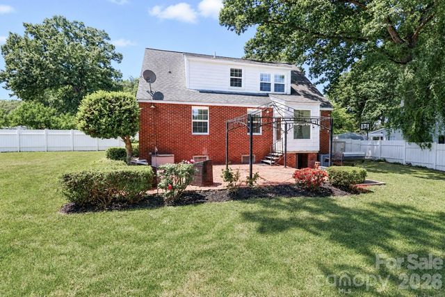 820 Woodland Road, Statesville, NC 28677