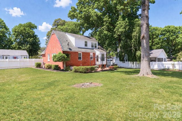 820 Woodland Road, Statesville, NC 28677