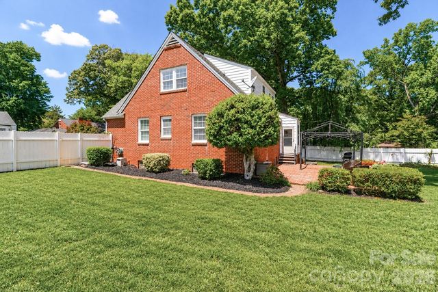 820 Woodland Road, Statesville, NC 28677