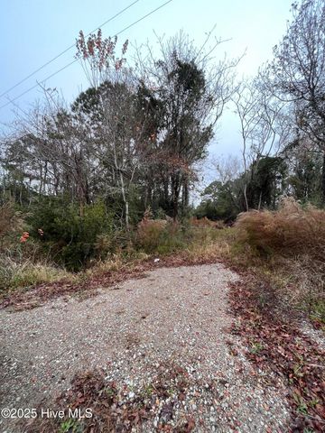 202 South Drive, Beaufort, NC 28516