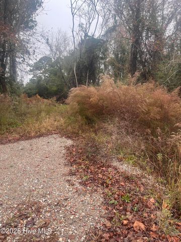 202 South Drive, Beaufort, NC 28516