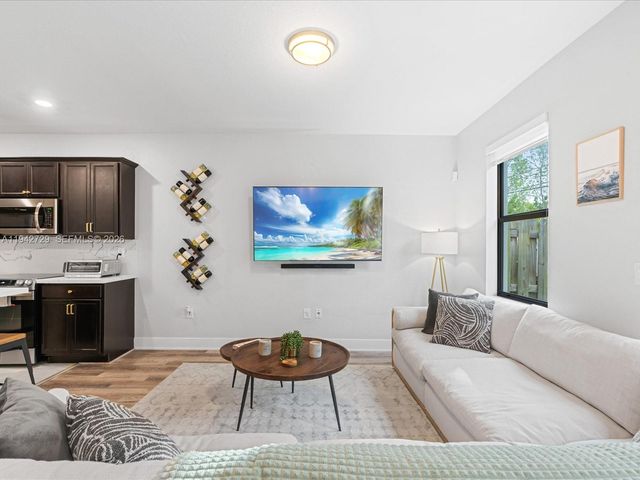 20626 NE 2nd Ct, Miami, FL 33179