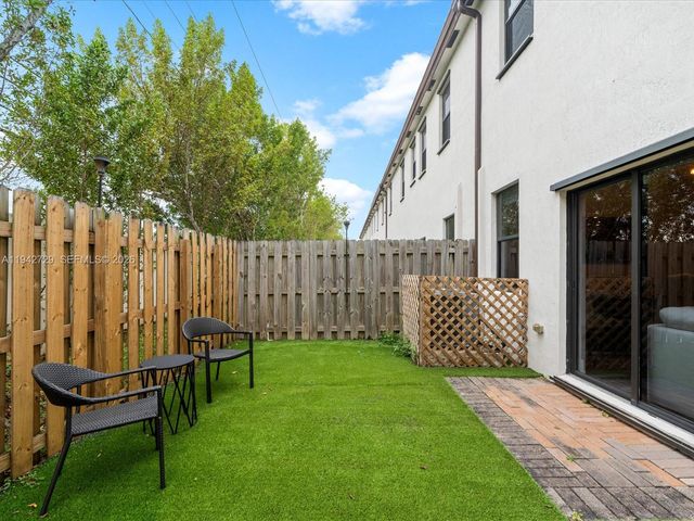 20626 NE 2nd Ct, Miami, FL 33179