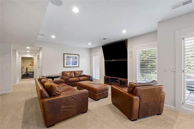 8190 Shoreline Drive, Parkville, MO 64152