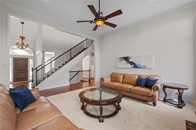 8190 Shoreline Drive, Parkville, MO 64152