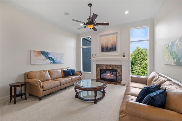 8190 Shoreline Drive, Parkville, MO 64152