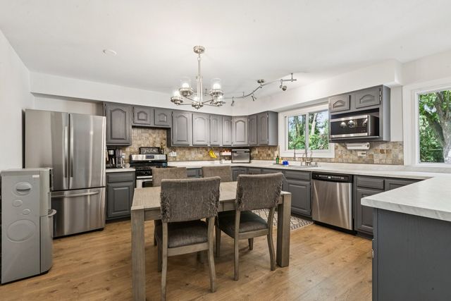 29W730 Wembly Drive, Warrenville, IL 60555