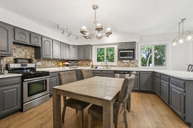 29W730 Wembly Drive, Warrenville, IL 60555