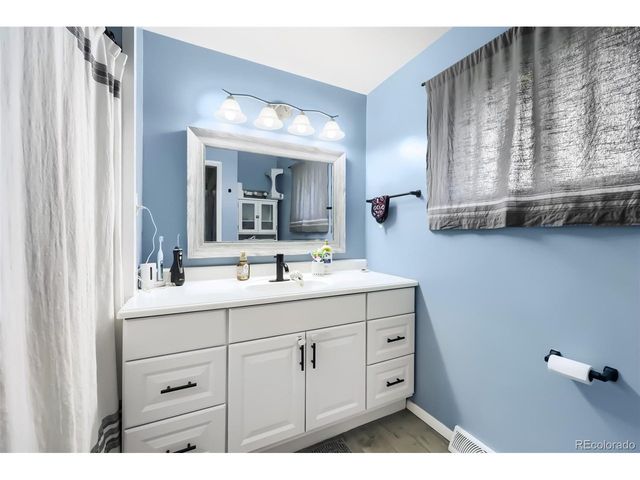 8906 Oakwood St, Westminster, CO 80031