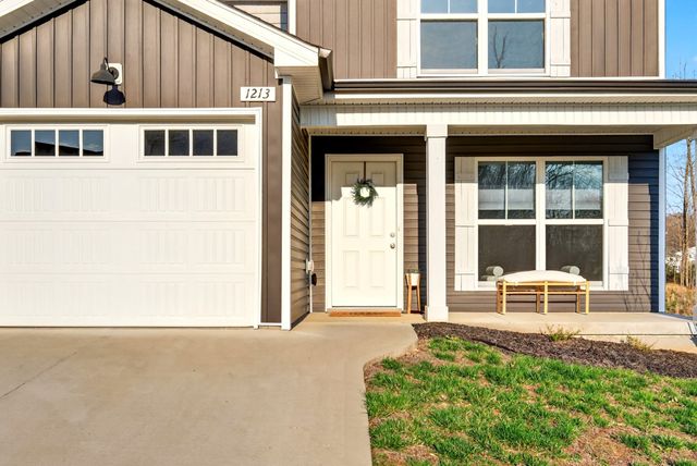 1213 Cottonwood Dr, Clarksville, TN 37040