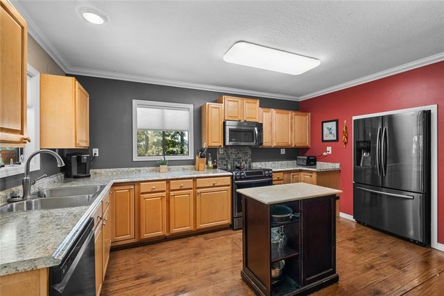 325 Ridge Road, Eureka Springs, AR 72631