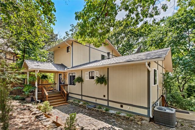325 Ridge Road, Eureka Springs, AR 72631