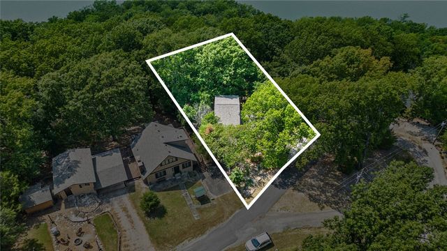 325 Ridge Road, Eureka Springs, AR 72631