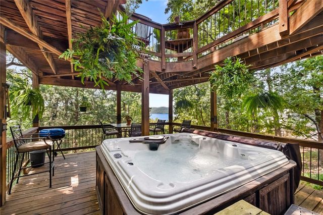 325 Ridge Road, Eureka Springs, AR 72631