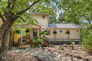 325 Ridge Road, Eureka Springs, AR 72631