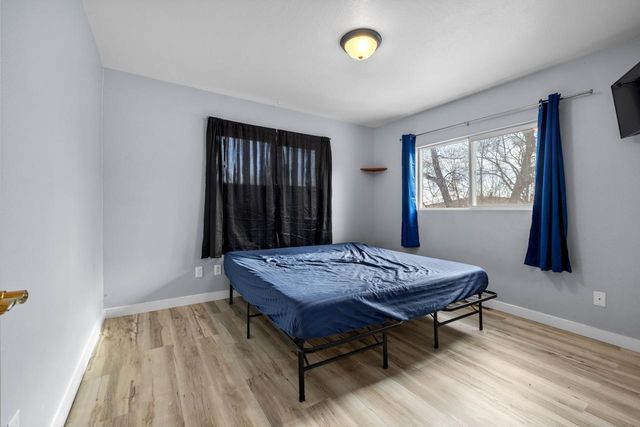 609 7th St SE, Minot, ND 58701