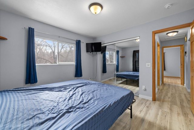 609 7th St SE, Minot, ND 58701