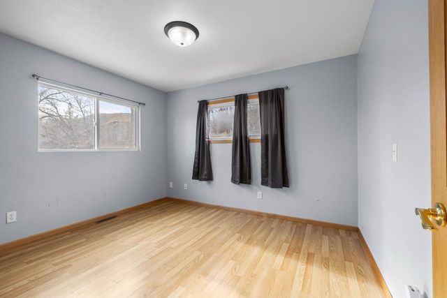 609 7th St SE, Minot, ND 58701