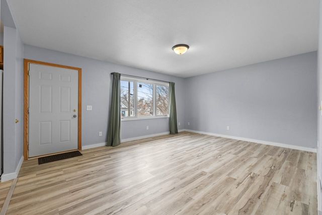 609 7th St SE, Minot, ND 58701