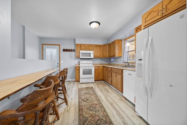 609 7th St SE, Minot, ND 58701