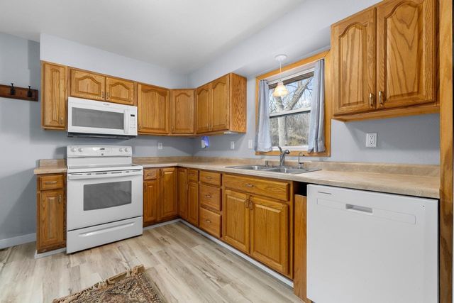 609 7th St SE, Minot, ND 58701