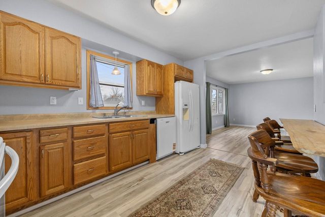 609 7th St SE, Minot, ND 58701