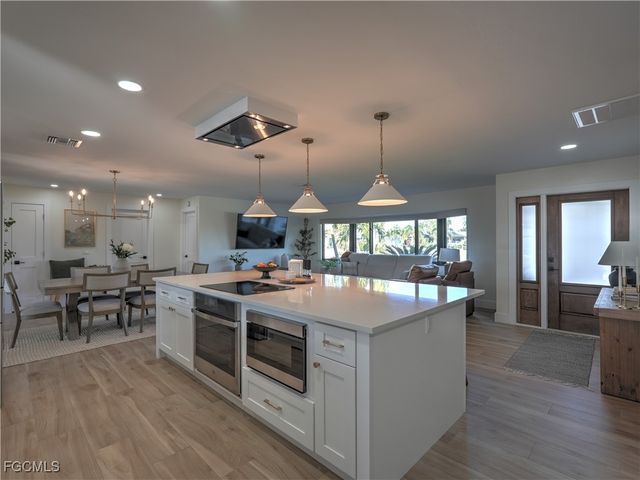 5343 SW 8th CT, Cape Coral, FL 33914