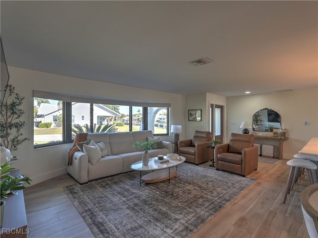 5343 SW 8th CT, Cape Coral, FL 33914