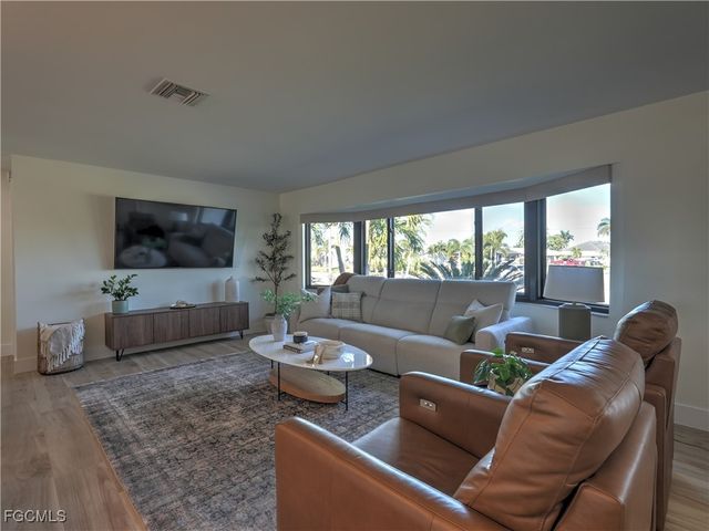 5343 SW 8th CT, Cape Coral, FL 33914