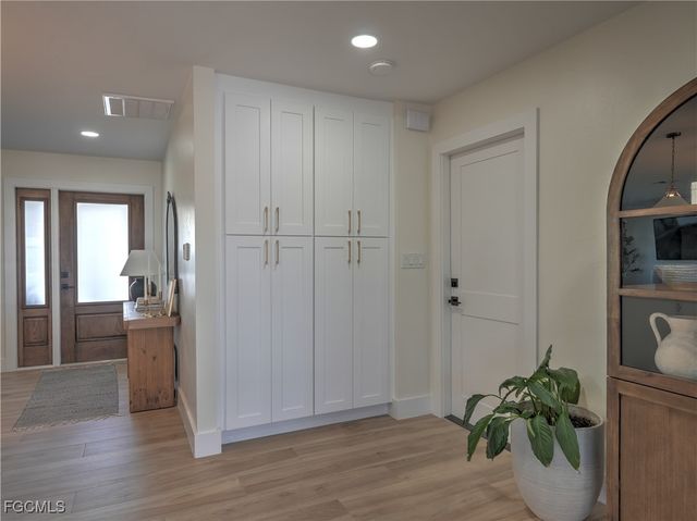 5343 SW 8th CT, Cape Coral, FL 33914