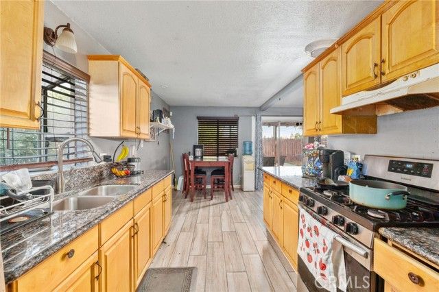 645 E King, Rialto, CA 92376