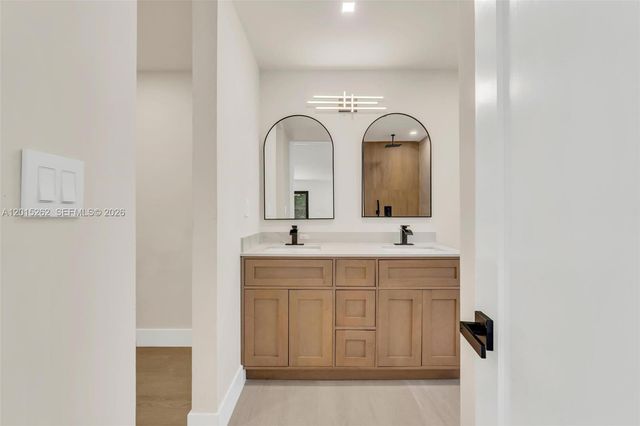 8207 SW 26th Pl, Davie, FL 33328