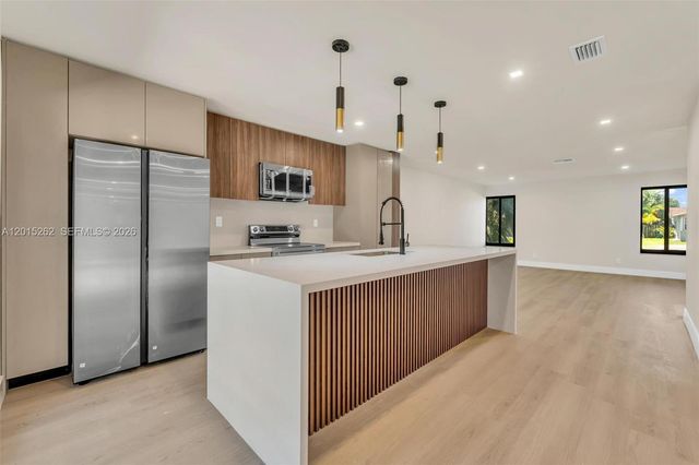 8207 SW 26th Pl, Davie, FL 33328