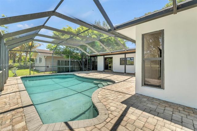 8207 SW 26th Pl, Davie, FL 33328