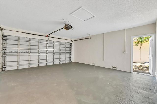 8207 SW 26th Pl, Davie, FL 33328