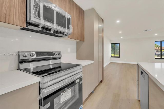 8207 SW 26th Pl, Davie, FL 33328