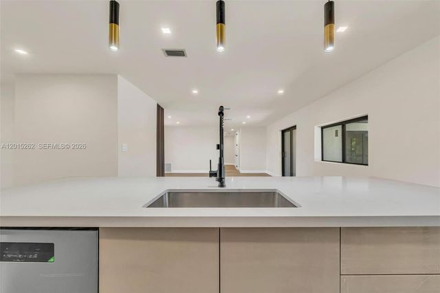 8207 SW 26th Pl, Davie, FL 33328