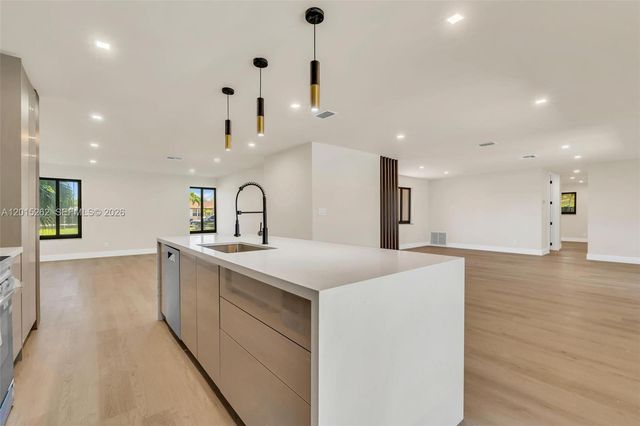 8207 SW 26th Pl, Davie, FL 33328