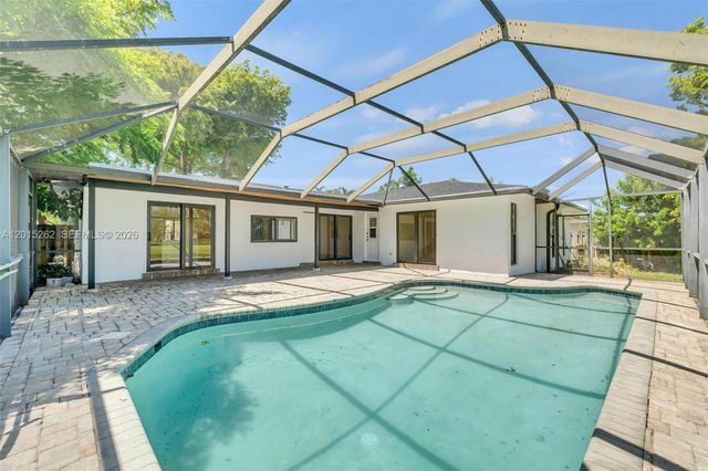8207 SW 26th Pl, Davie, FL 33328